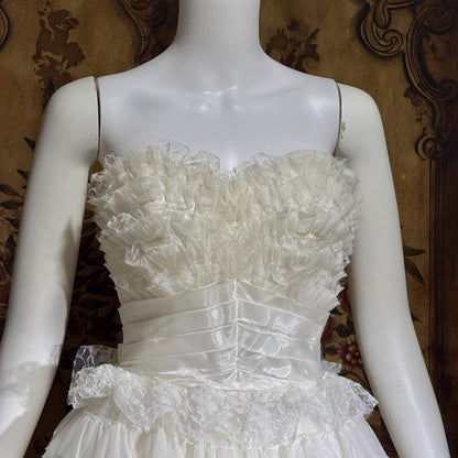 1950s vintage wedding gown, White ruffle tiered lace cupcake tulle meringue ball gown
