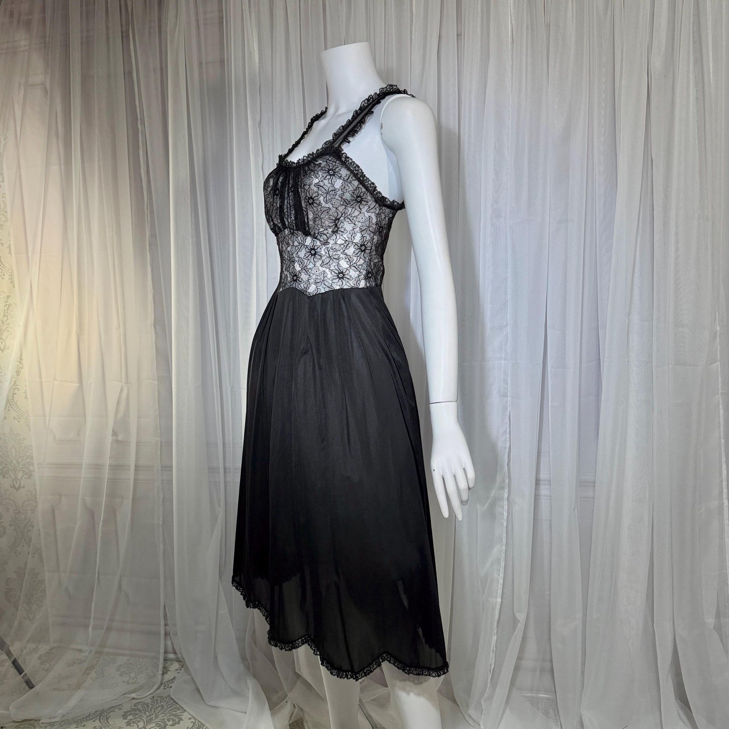 YOLANDE Vintage Nightgown Slip dress, 1950s Black Nylon short lingerie dress