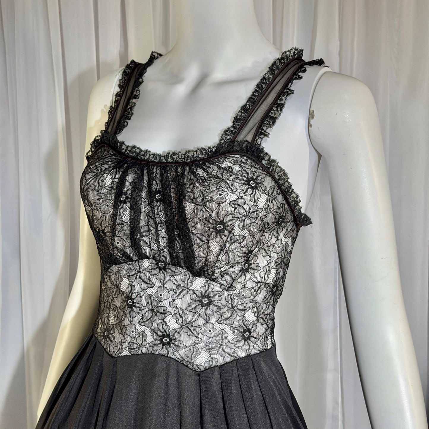 YOLANDE Vintage Nightgown Slip dress, 1950s Black Nylon short lingerie dress