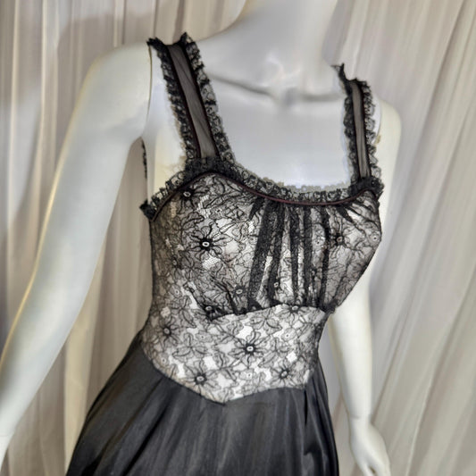 YOLANDE Vintage Nightgown Slip dress, 1950s Black Nylon short lingerie dress