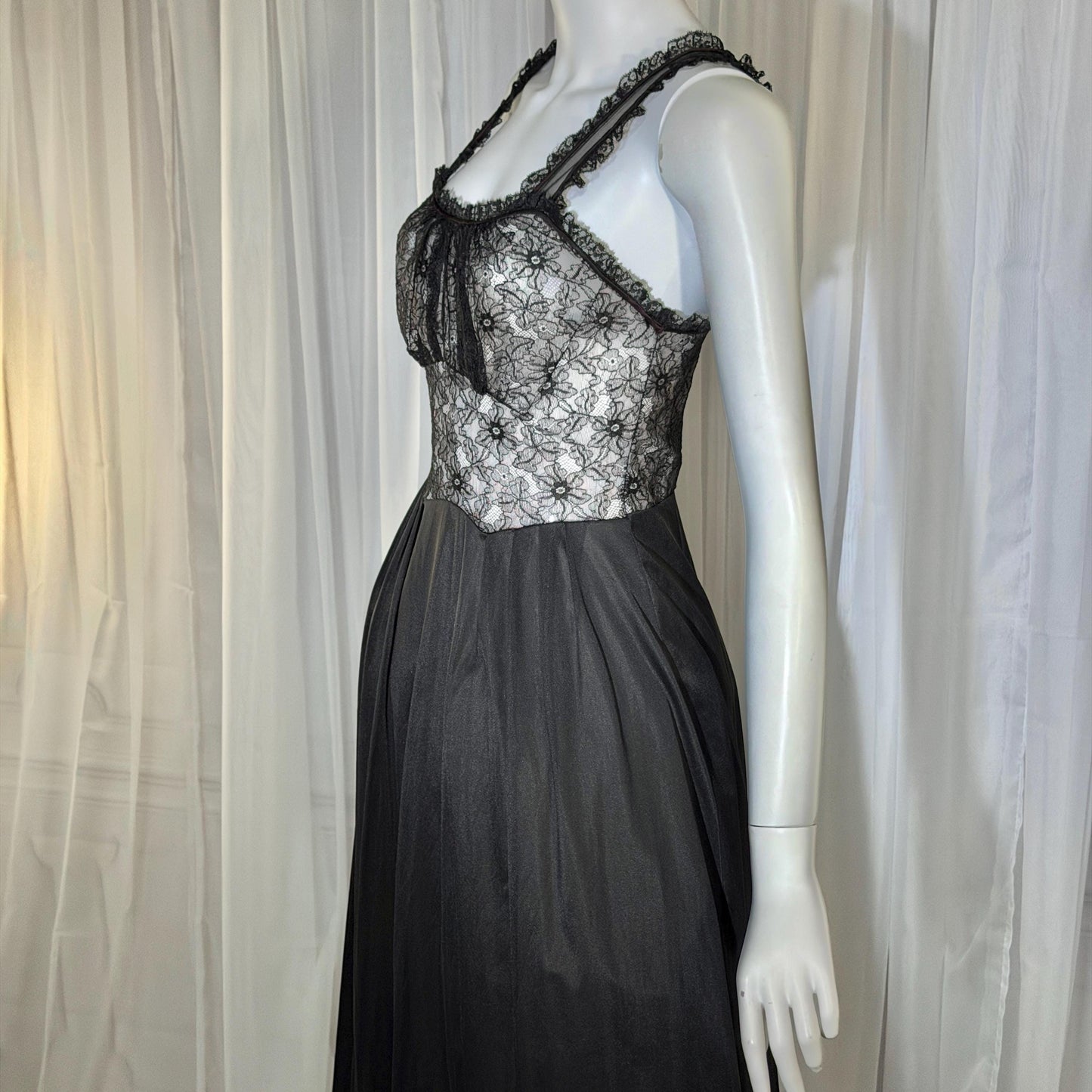 YOLANDE Vintage Nightgown Slip dress, 1950s Black Nylon short lingerie dress