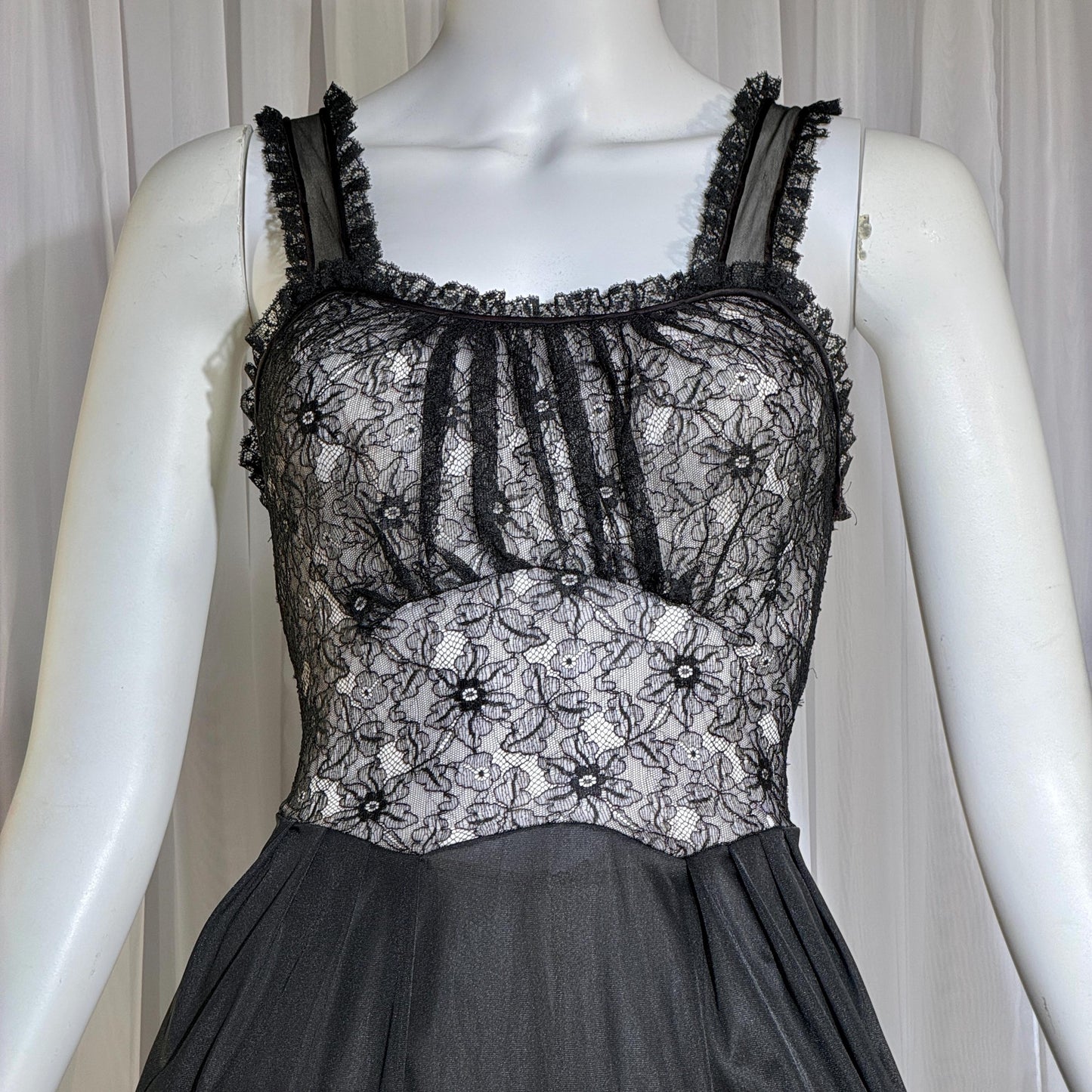 YOLANDE Vintage Nightgown Slip dress, 1950s Black Nylon short lingerie dress