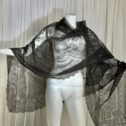 Victorian Antique Chantilly Lace shawl scarf, 1800s Black Shoulder Evening Wrap