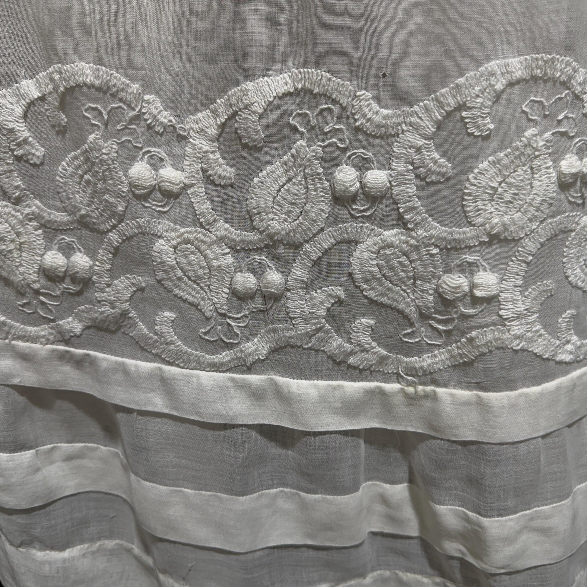 Vintage Edwardian cotton skirt, Antique 1900s heavily embroidered white maxi skirt, hippie boho skirt