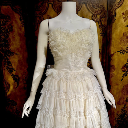 1950s vintage wedding gown, White ruffle tiered lace cupcake tulle meringue ball gown