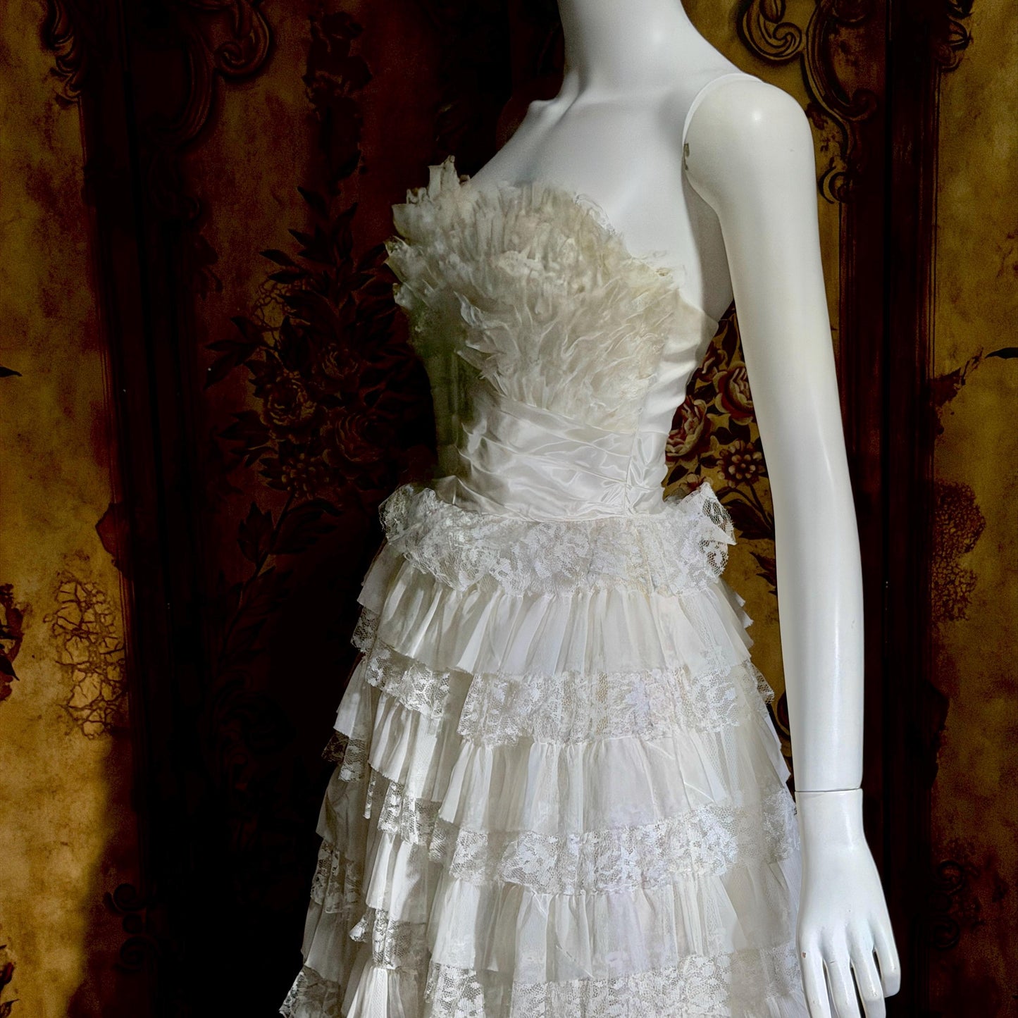 1950s vintage wedding gown, White ruffle tiered lace cupcake tulle meringue ball gown