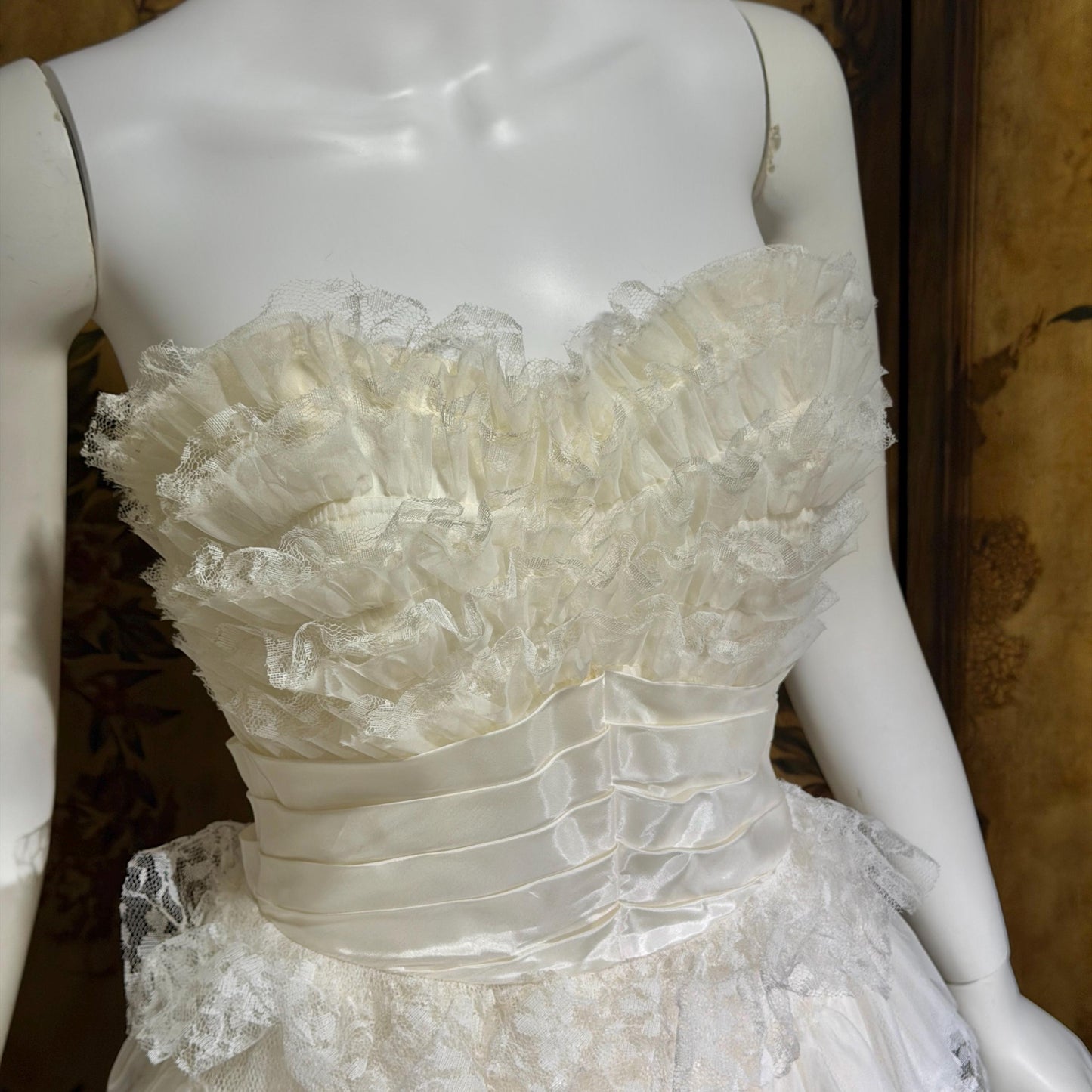 1950s vintage wedding gown, White ruffle tiered lace cupcake tulle meringue ball gown