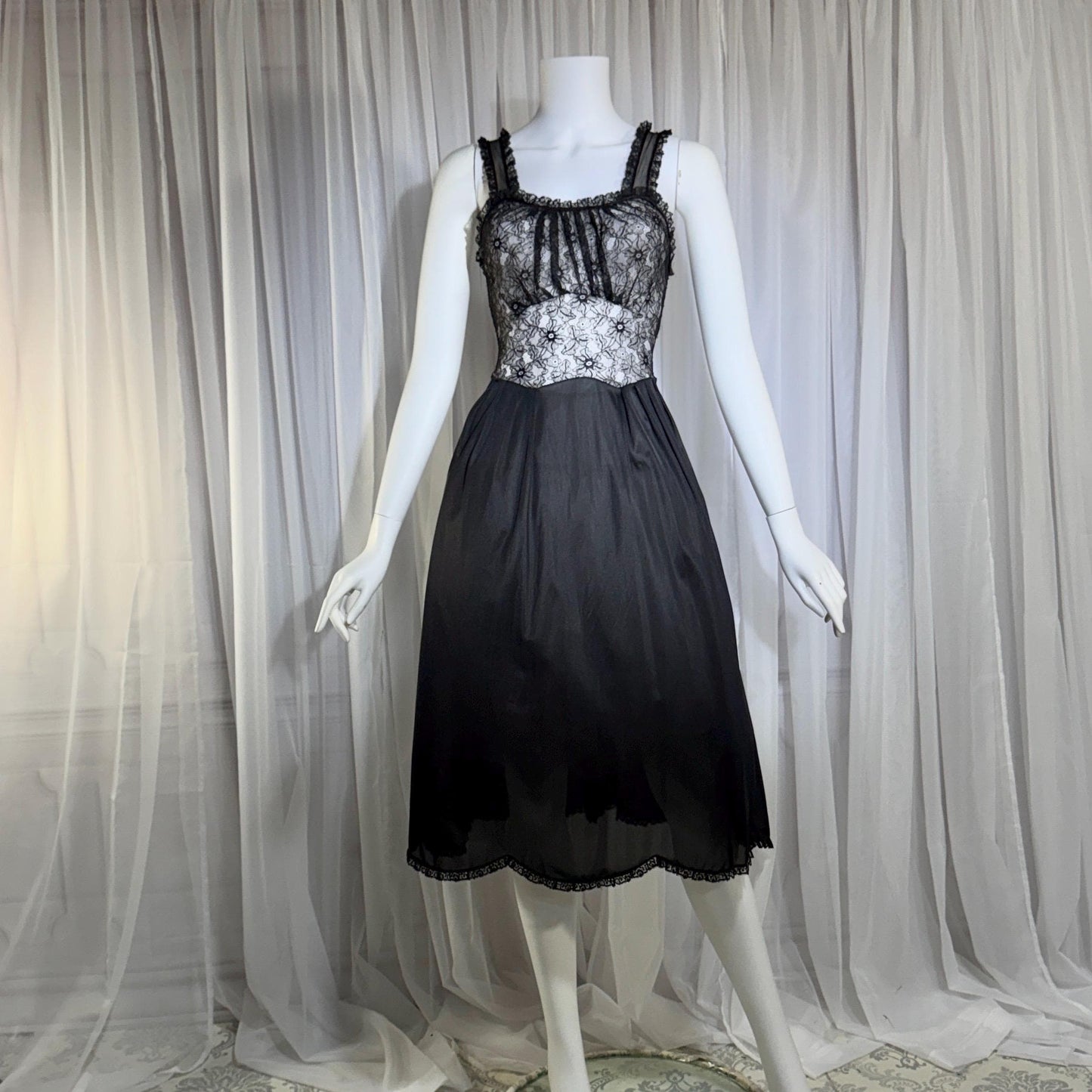 YOLANDE Vintage Nightgown Slip dress, 1950s Black Nylon short lingerie dress