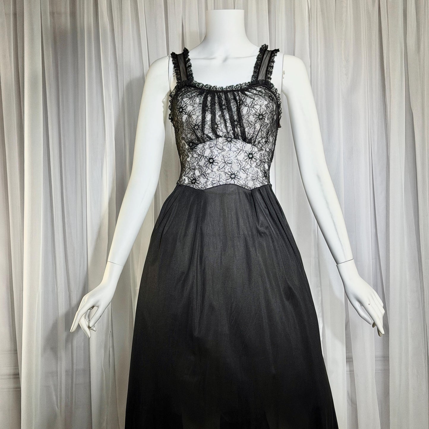 YOLANDE Vintage Nightgown Slip dress, 1950s Black Nylon short lingerie dress
