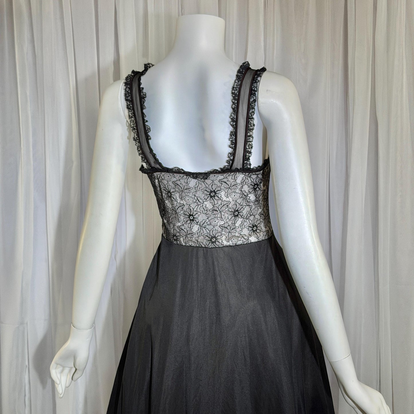 YOLANDE Vintage Nightgown Slip dress, 1950s Black Nylon short lingerie dress