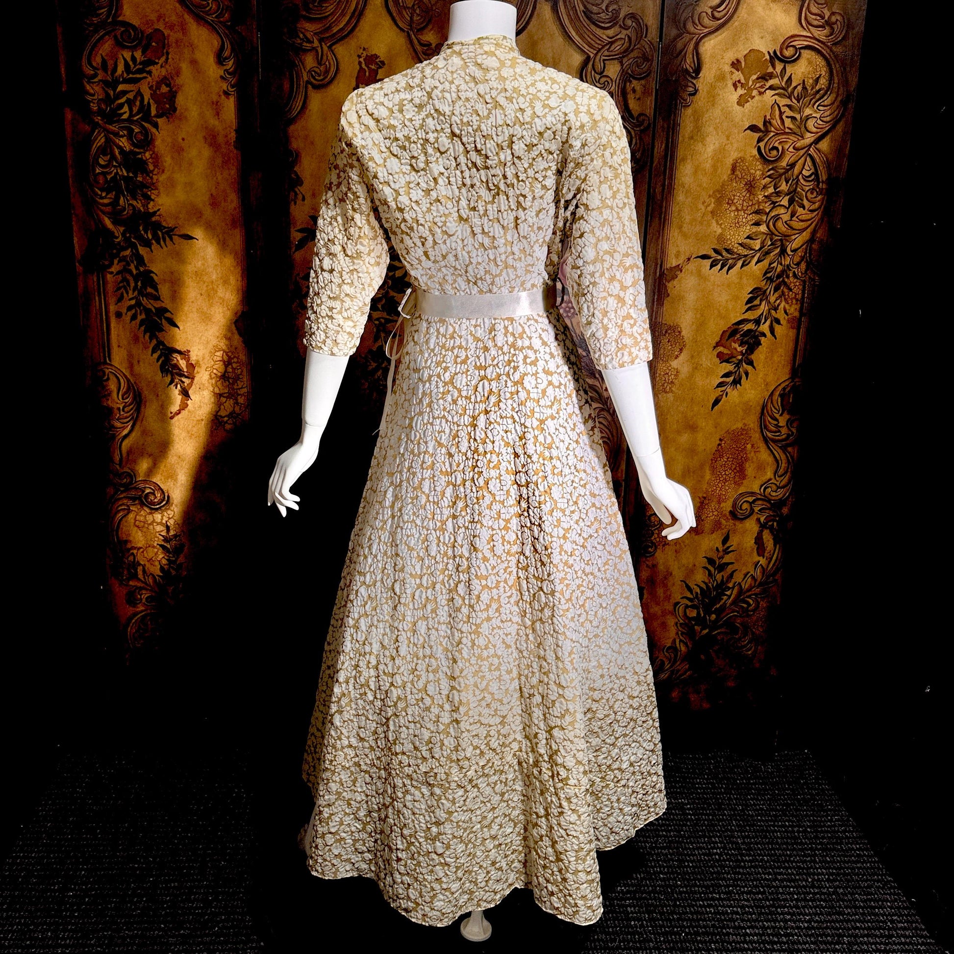 vintge 1940s dressing gown robe, EVELYN PEARSON Gold White full sweep wrap front housecoat hostess dress
