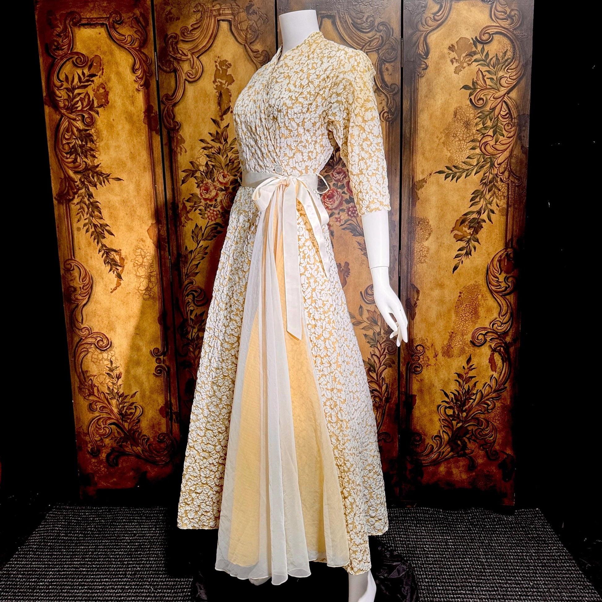 vintge 1940s dressing gown robe, EVELYN PEARSON Gold White full sweep wrap front housecoat hostess dress
