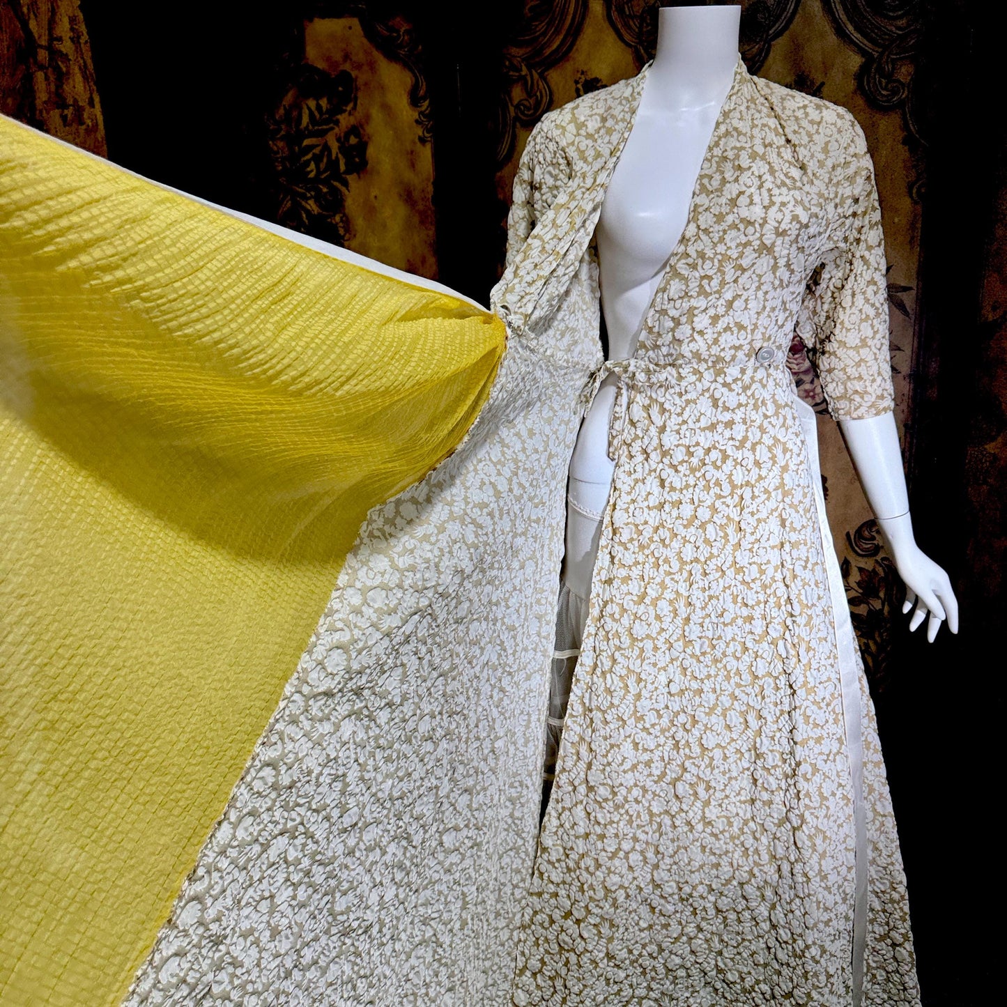 vintge 1940s dressing gown robe, EVELYN PEARSON Gold White full sweep wrap front housecoat hostess dress
