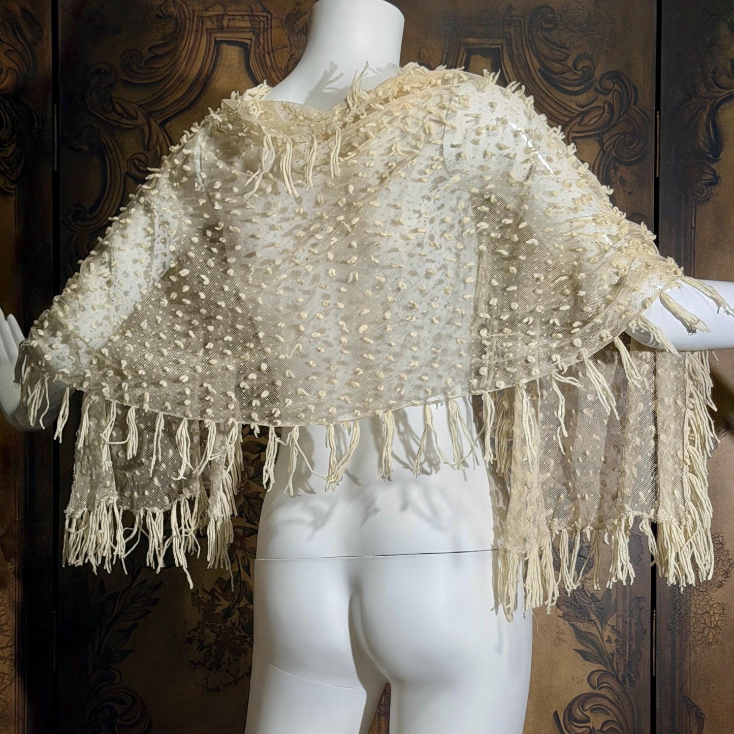 Victorian Edwardian fringed shawl scarf, 1900s Creamy White net and yarn Shoulder Evening Wrap
