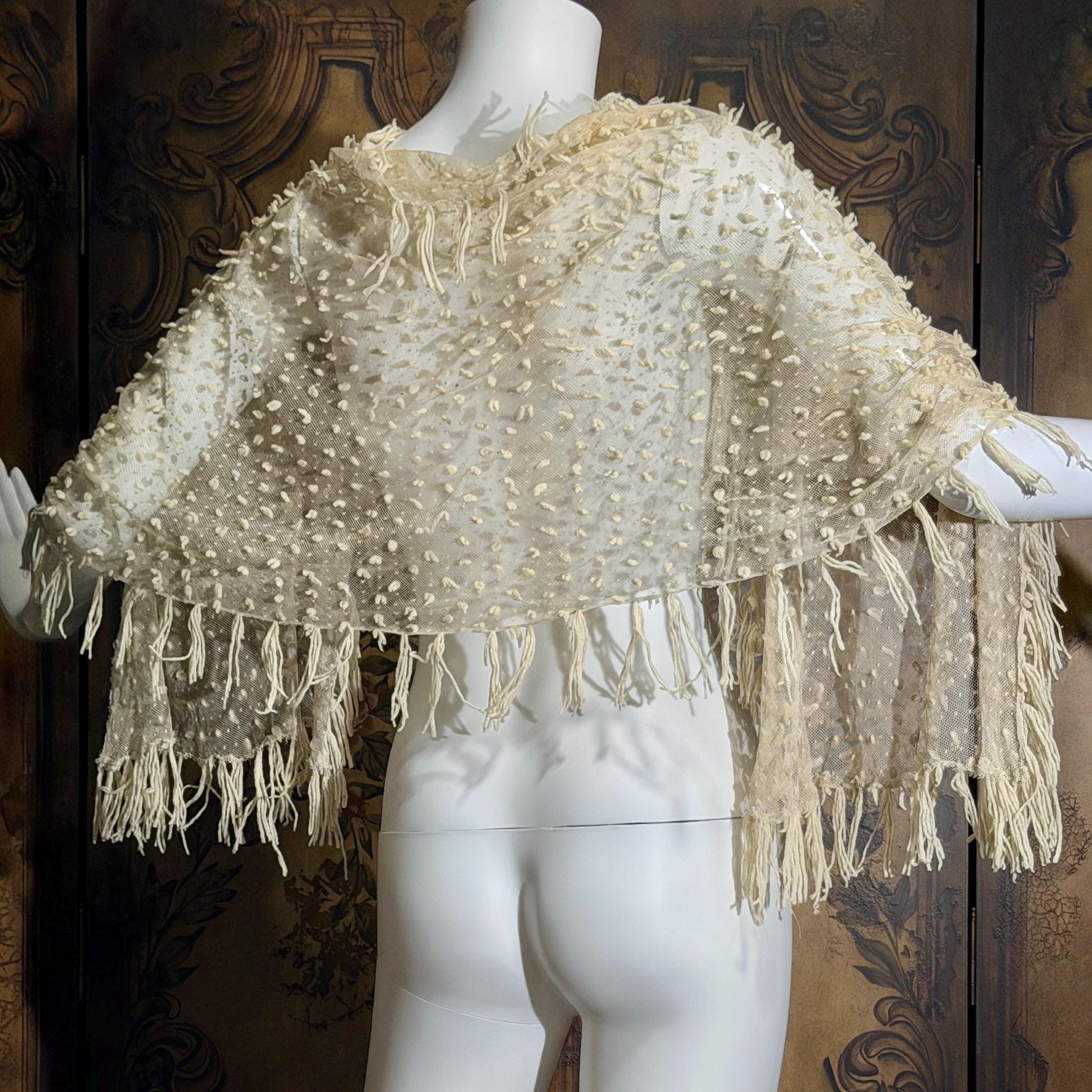 Victorian Edwardian fringed shawl scarf, 1900s Creamy White net and yarn Shoulder Evening Wrap