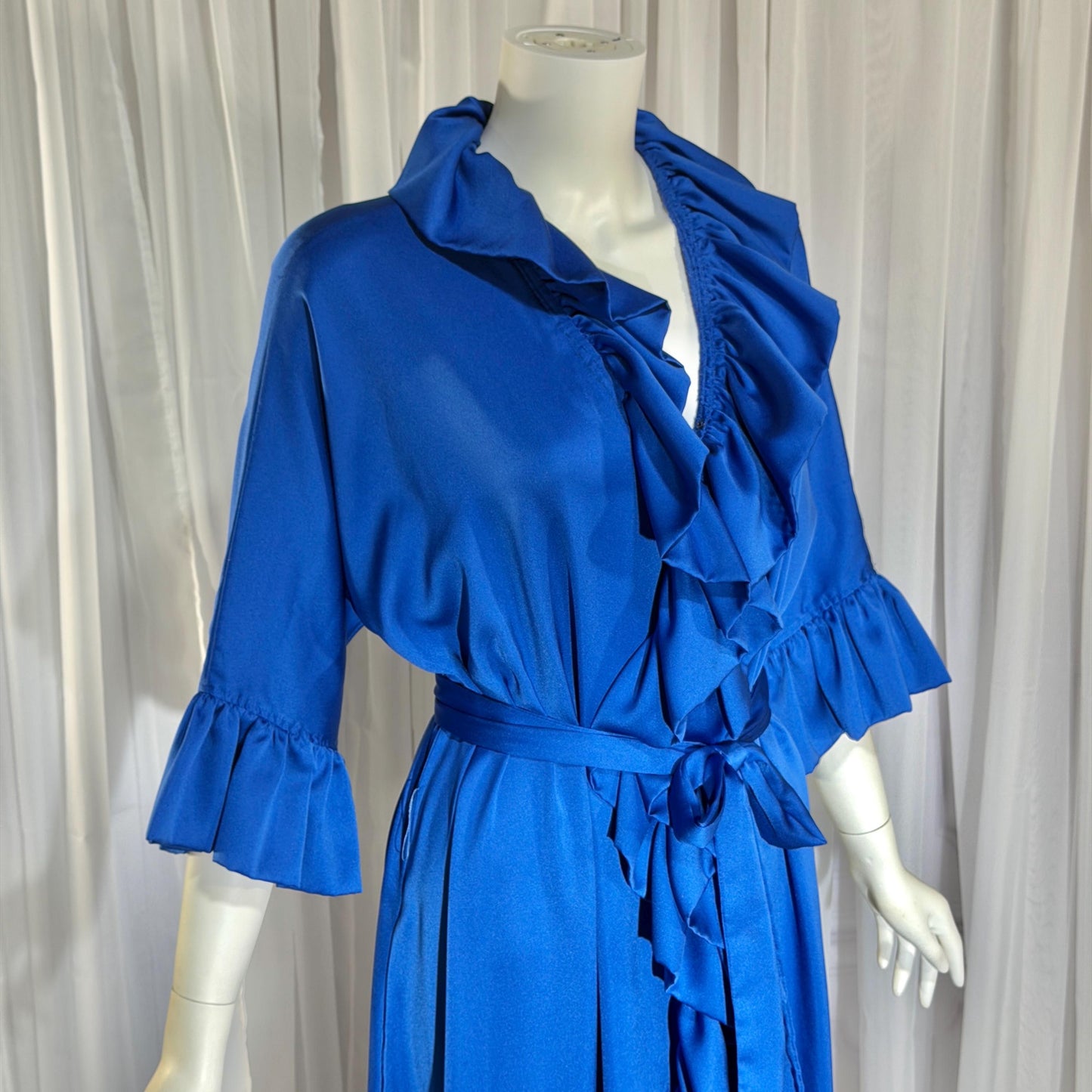 Vintage LUCIE ANN BEVERLY Hills Dressing gown robe, 1960s Blue ruffle lounging gown