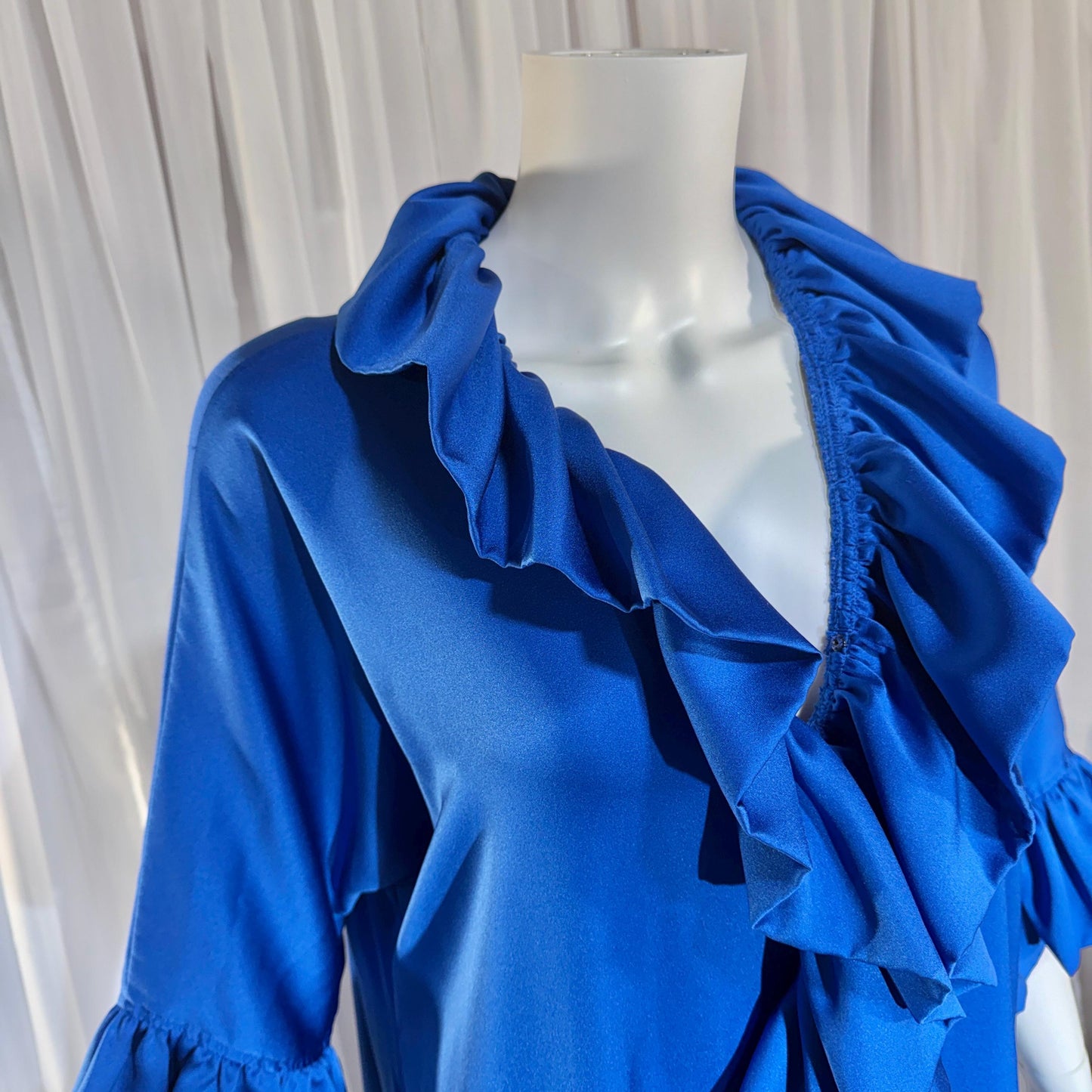 Vintage LUCIE ANN BEVERLY Hills Dressing gown robe, 1960s Blue ruffle lounging gown