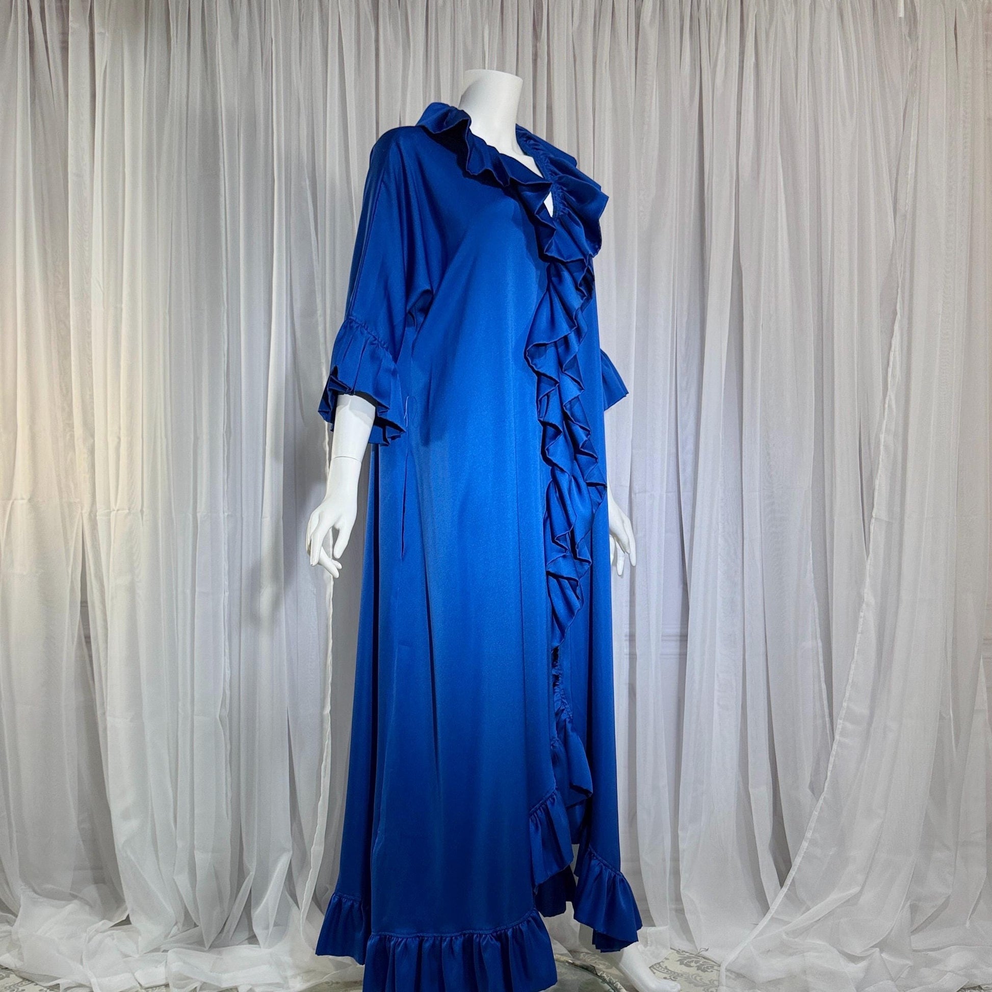 Vintage LUCIE ANN BEVERLY Hills Dressing gown robe, 1960s Blue ruffle lounging gown