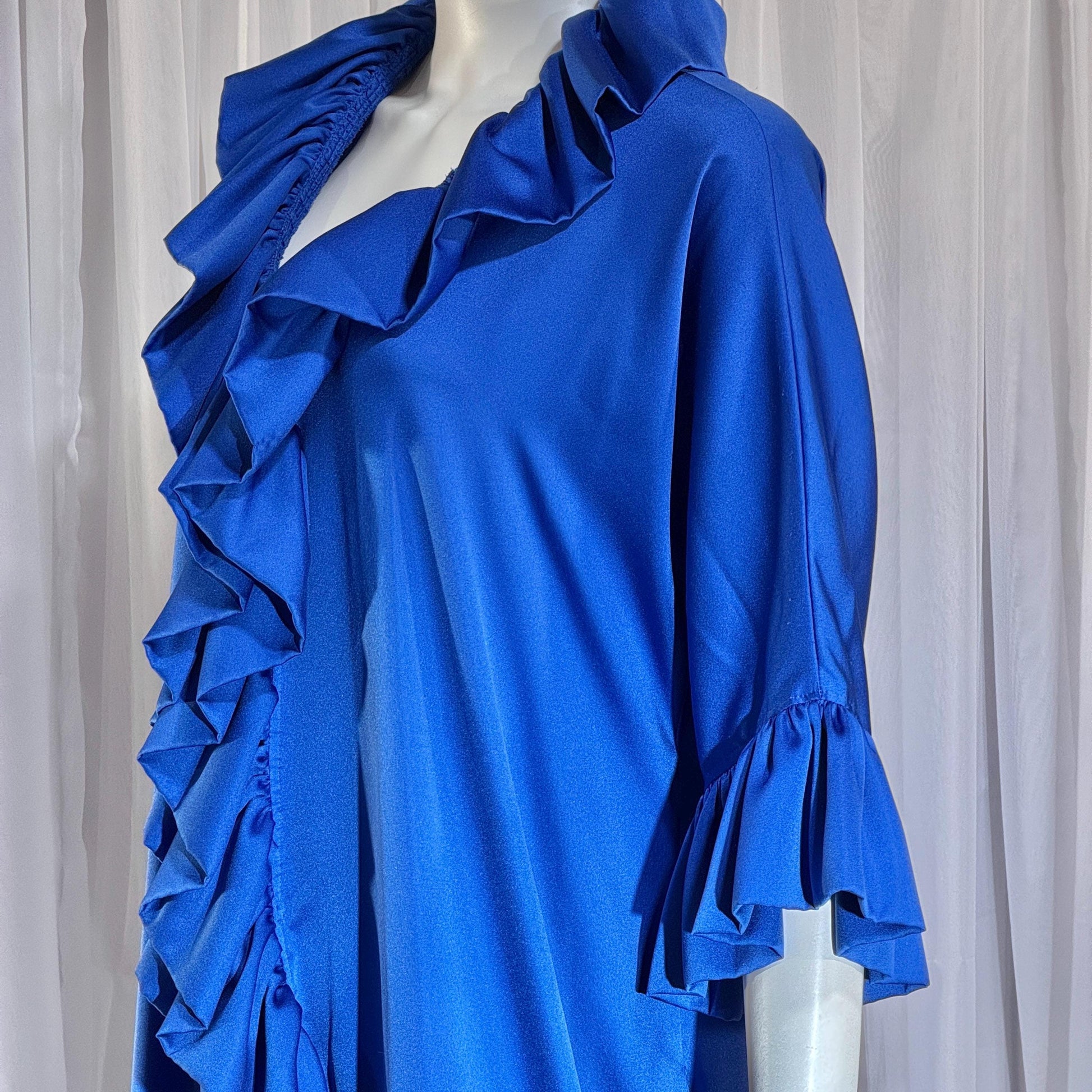 Vintage LUCIE ANN BEVERLY Hills Dressing gown robe, 1960s Blue ruffle lounging gown