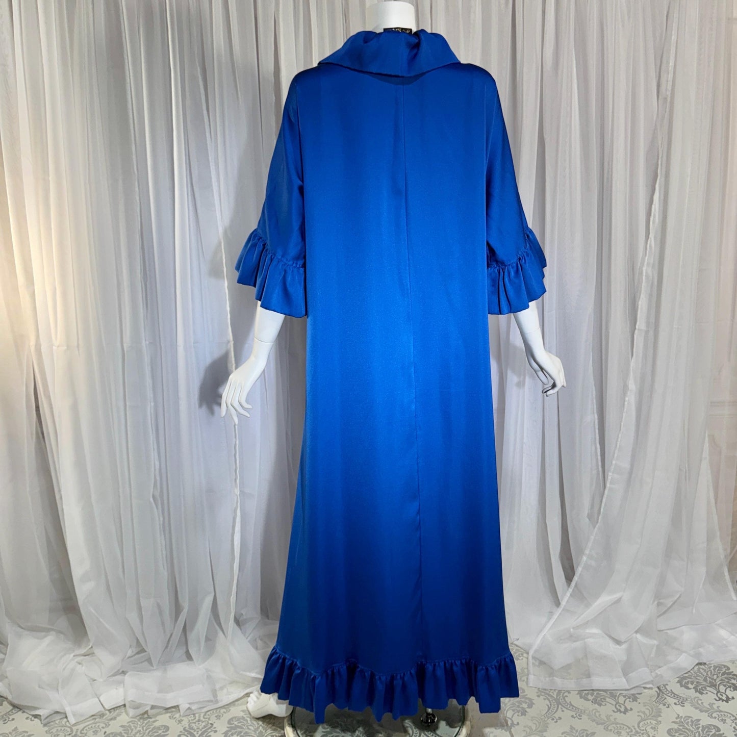Vintage LUCIE ANN BEVERLY Hills Dressing gown robe, 1960s Blue ruffle lounging gown