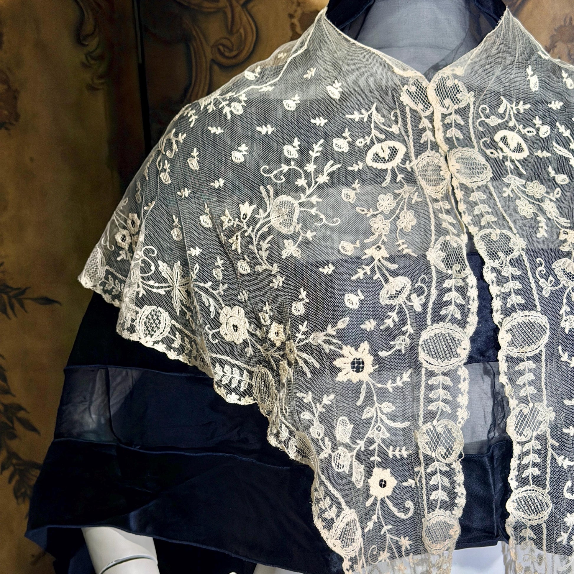 Antique Victorian lace collar, Edwardian Tambour Embroidered net lace