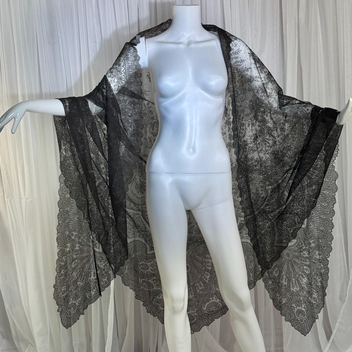 Victorian Antique Chantilly Lace shawl scarf, 1800s Black Shoulder Evening Wrap