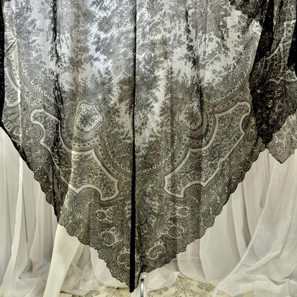 Victorian Antique Chantilly Lace shawl scarf, 1800s Black Shoulder Evening Wrap