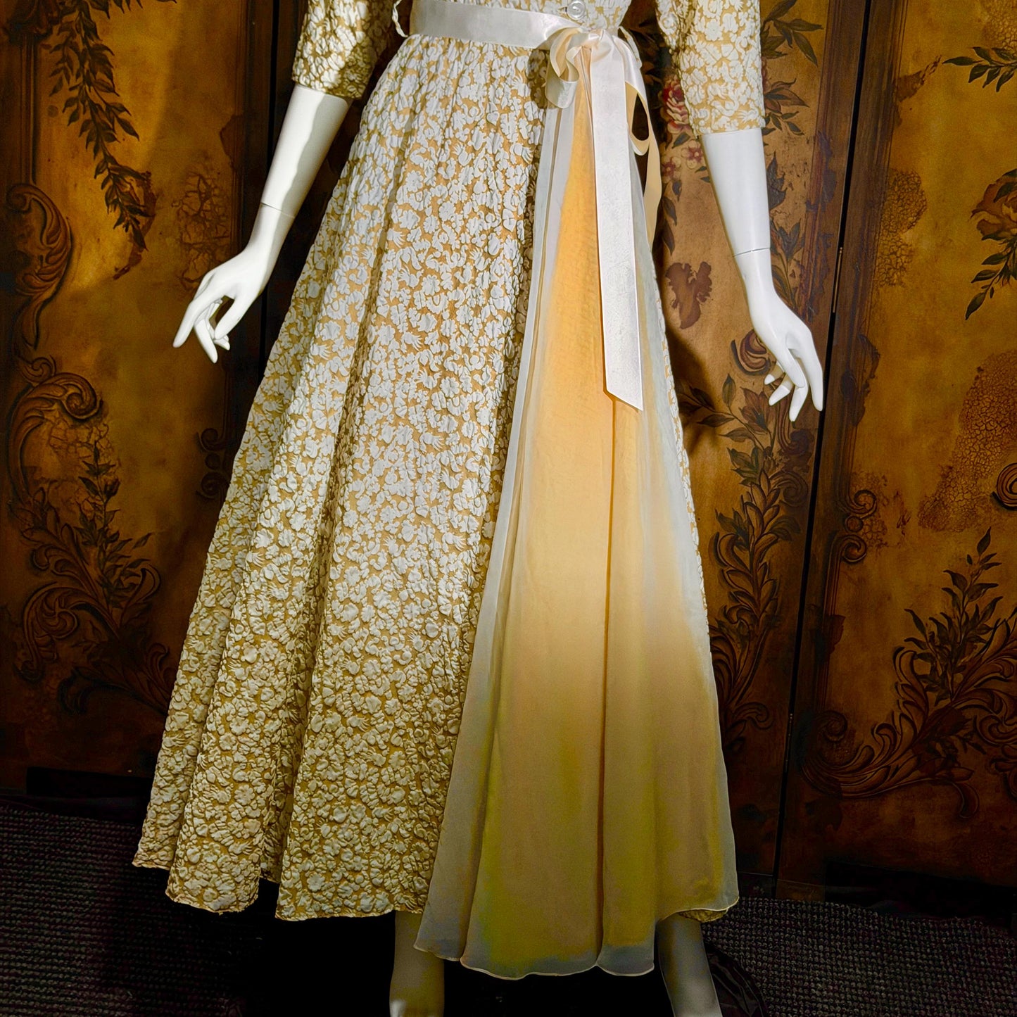 vintge 1940s dressing gown robe, EVELYN PEARSON Gold White full sweep wrap front housecoat hostess dress