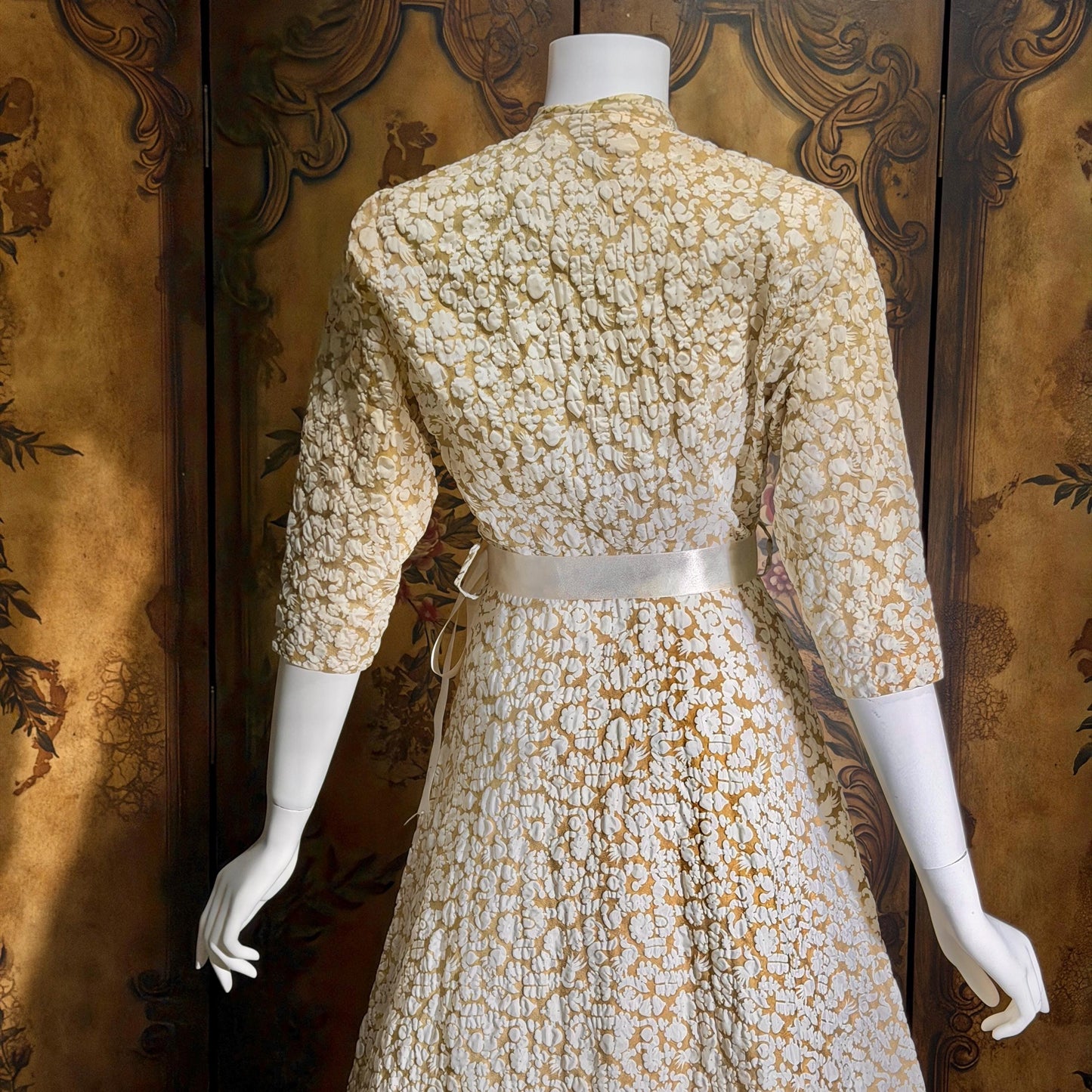 vintge 1940s dressing gown robe, EVELYN PEARSON Gold White full sweep wrap front housecoat hostess dress