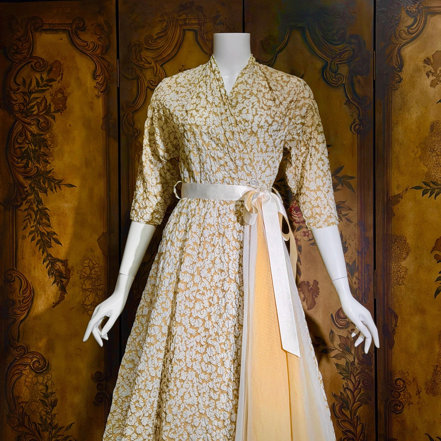 vintge 1940s dressing gown robe, EVELYN PEARSON Gold White full sweep wrap front housecoat hostess dress