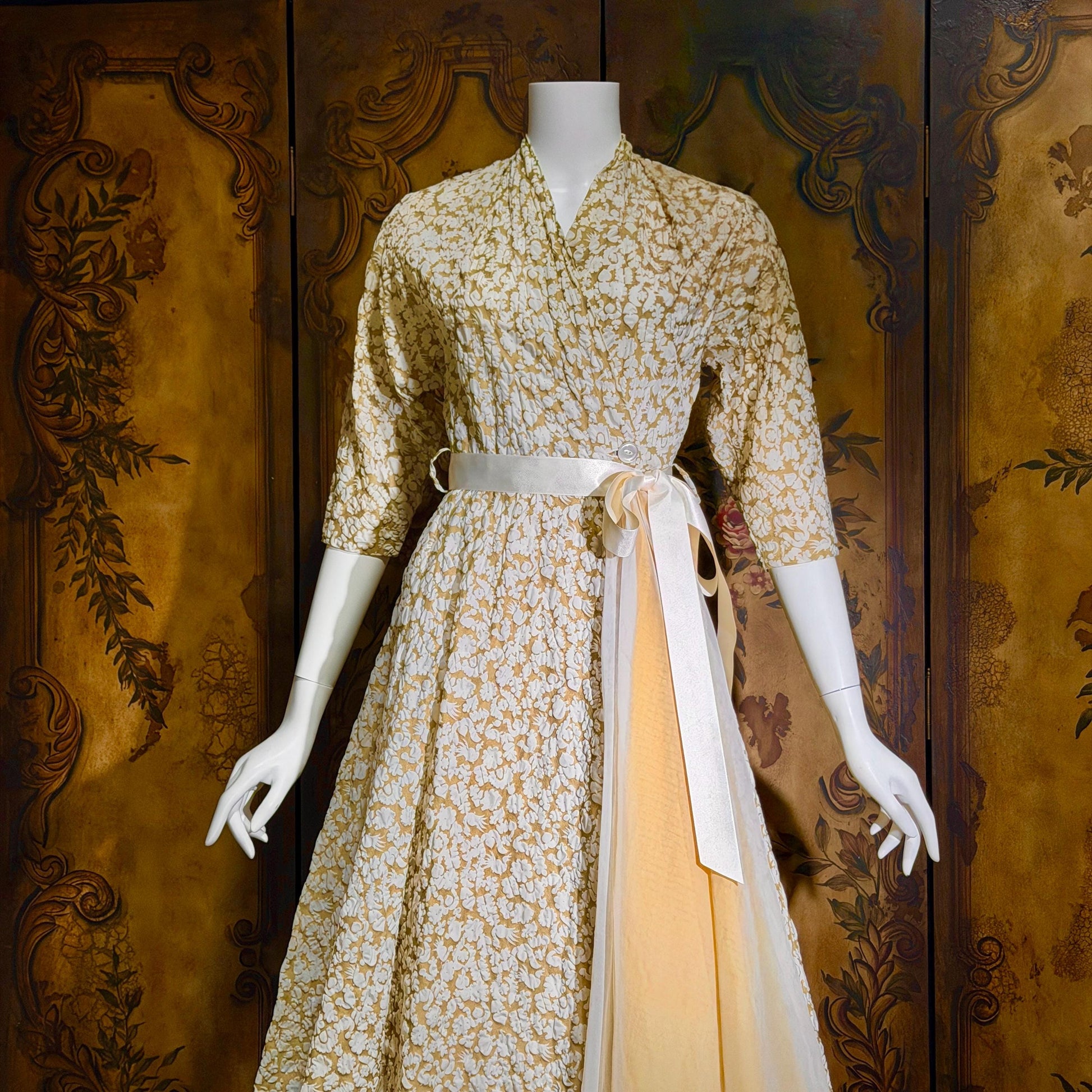 vintge 1940s dressing gown robe, EVELYN PEARSON Gold White full sweep wrap front housecoat hostess dress