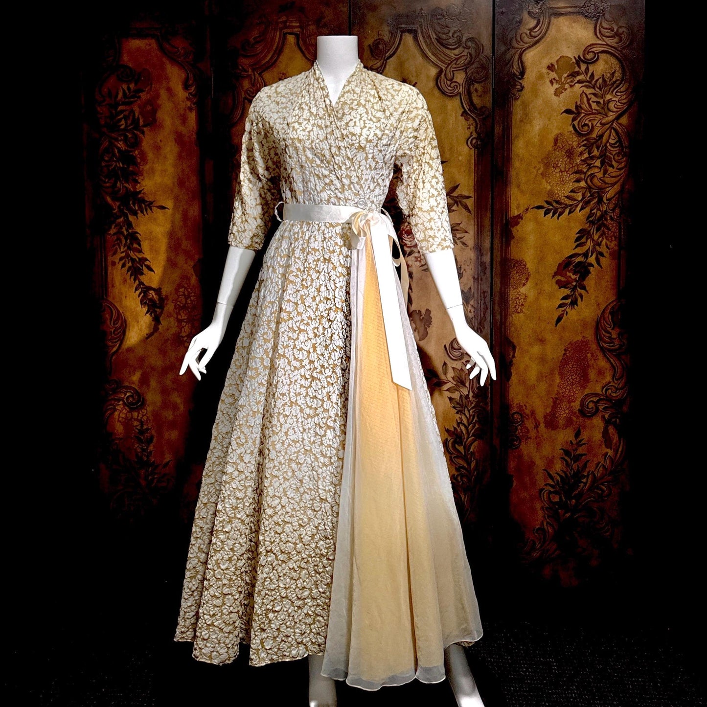 vintge 1940s dressing gown robe, EVELYN PEARSON Gold White full sweep wrap front housecoat hostess dress