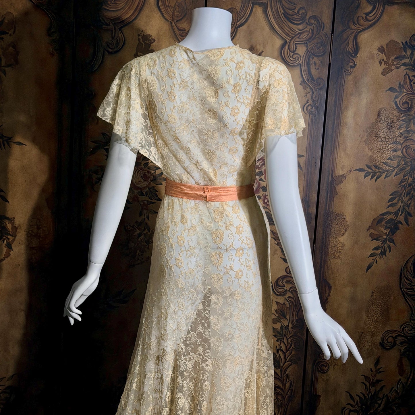 vintage 1930s dressing gown robe, Sheer French Ecru Alencon Lace Peignoir housecoat