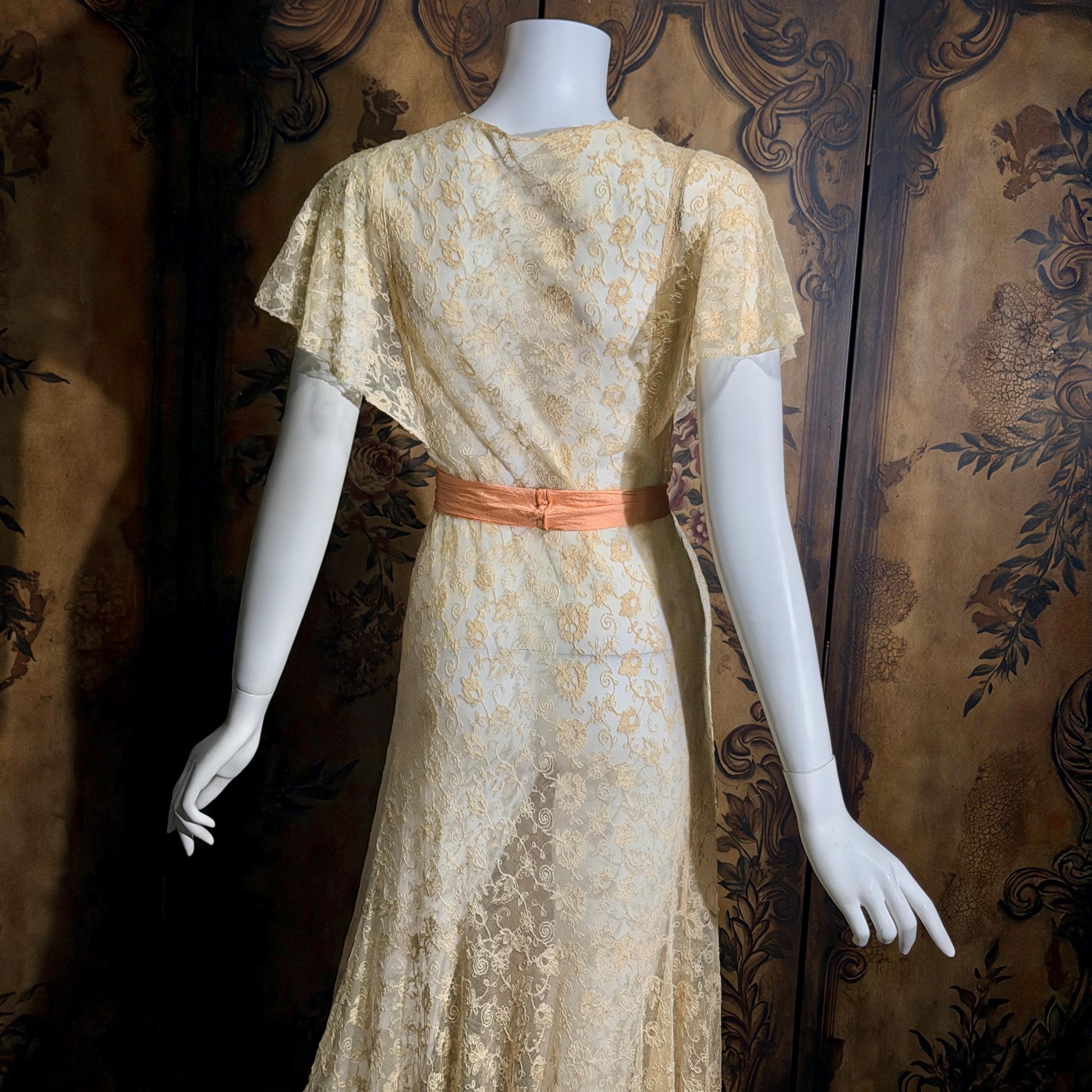 vintage 1930s dressing gown robe, Sheer French Ecru Alencon Lace Peignoir housecoat