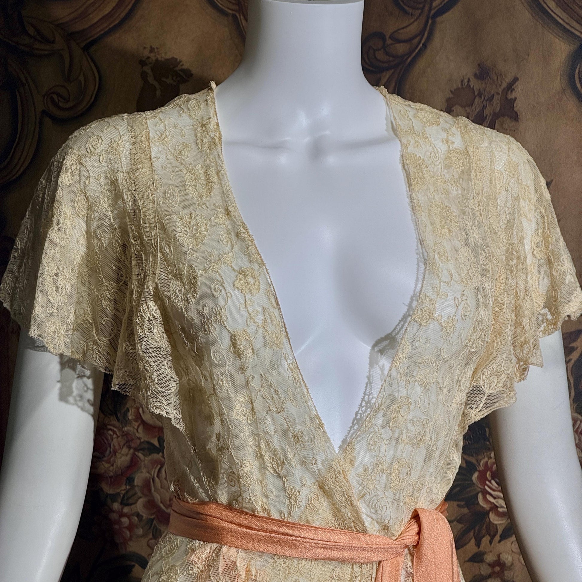vintage 1930s dressing gown robe, Sheer French Ecru Alencon Lace Peignoir housecoat