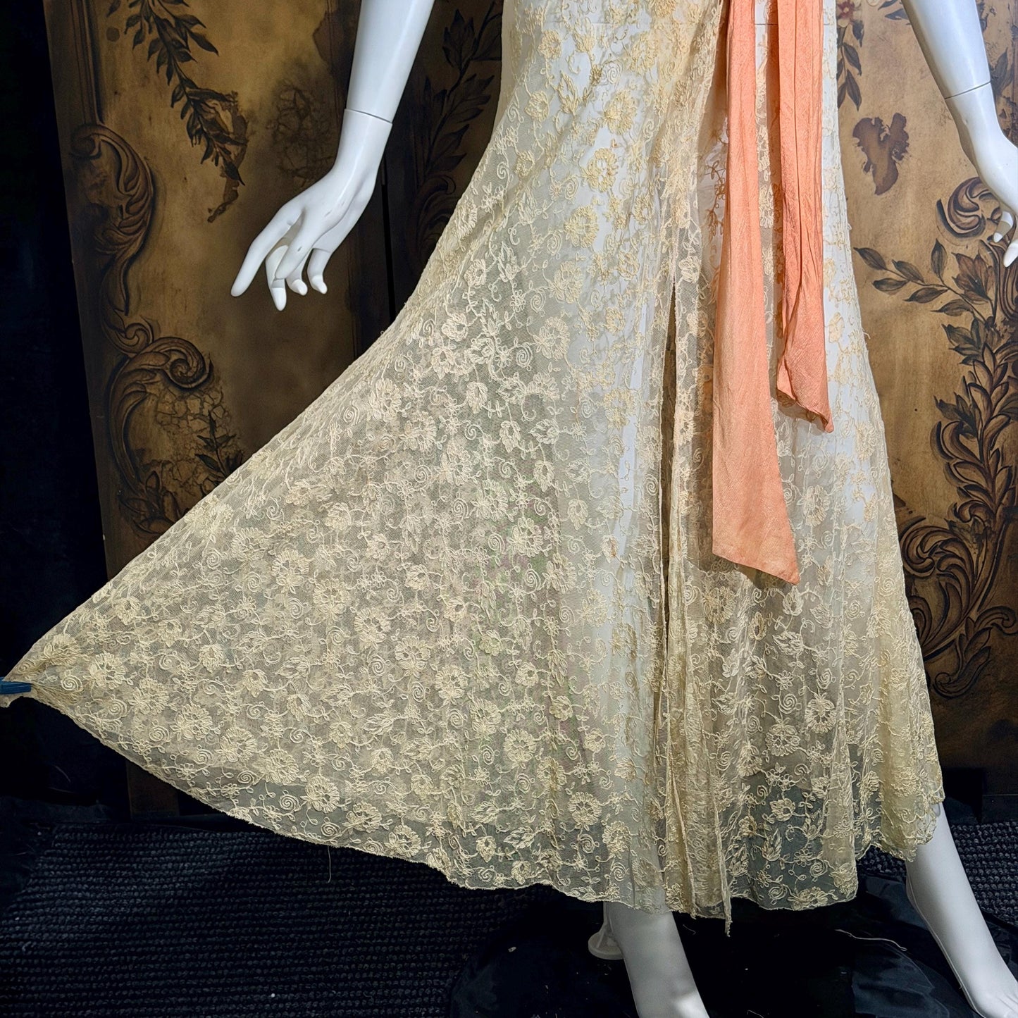 vintage 1930s dressing gown robe, Sheer French Ecru Alencon Lace Peignoir housecoat