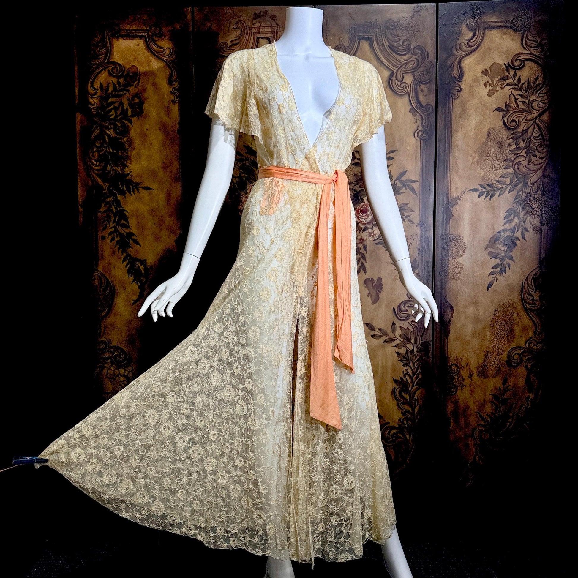 vintage 1930s dressing gown robe, Sheer French Ecru Alencon Lace Peignoir housecoat