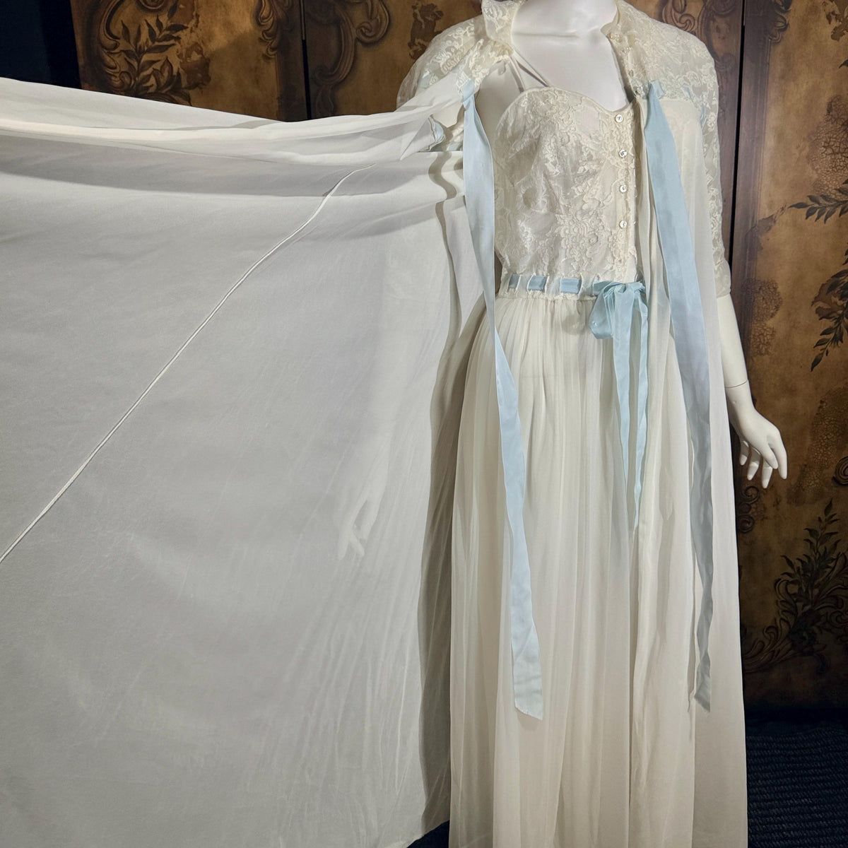 Vintage 1950s EYE-FUL by the Flaums nightgown robe set, white bridal lingerie dress set