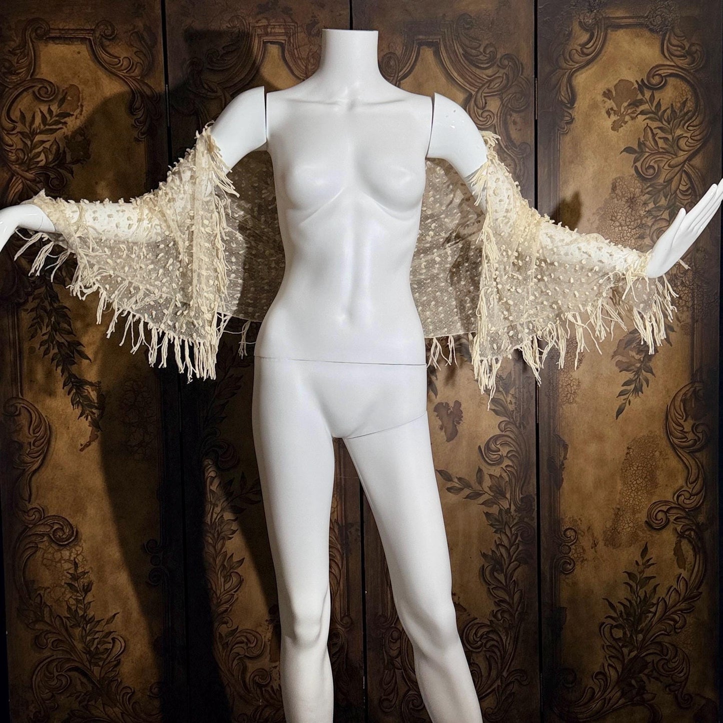 Victorian Edwardian fringed shawl scarf, 1900s Creamy White net and yarn Shoulder Evening Wrap