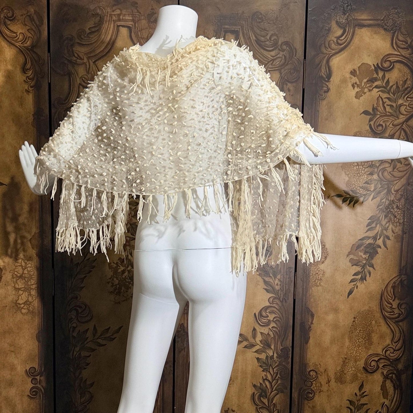 Victorian Edwardian fringed shawl scarf, 1900s Creamy White net and yarn Shoulder Evening Wrap