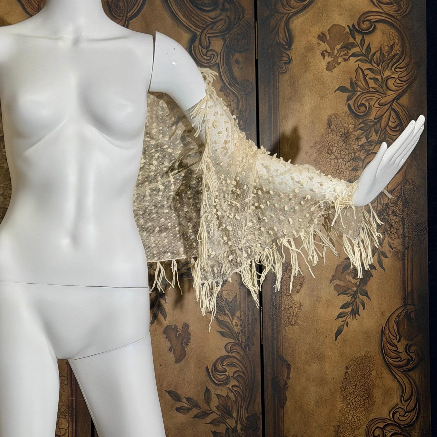 Victorian Edwardian fringed shawl scarf, 1900s Creamy White net and yarn Shoulder Evening Wrap