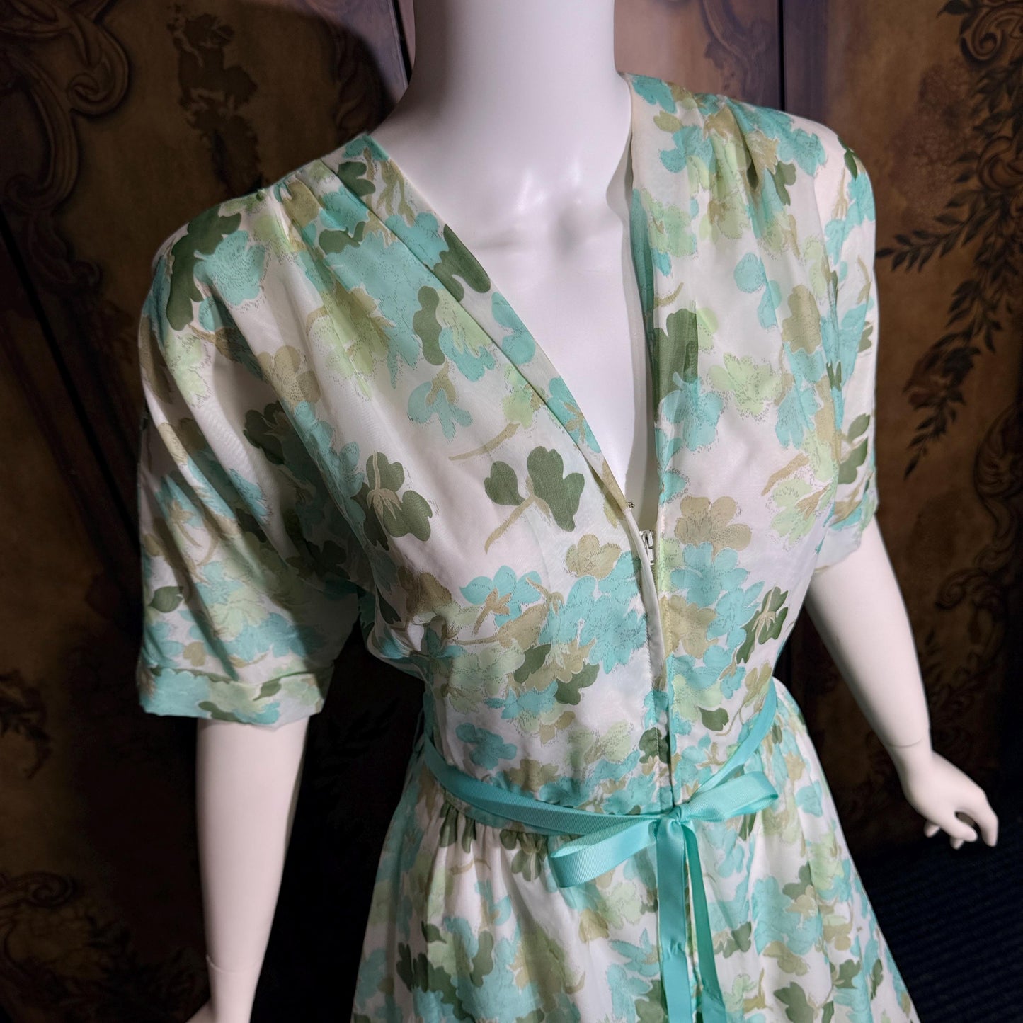 vintge 1950s dressing gown robe, ELIZABETH ARDEN Green floral zip front house hostess dress