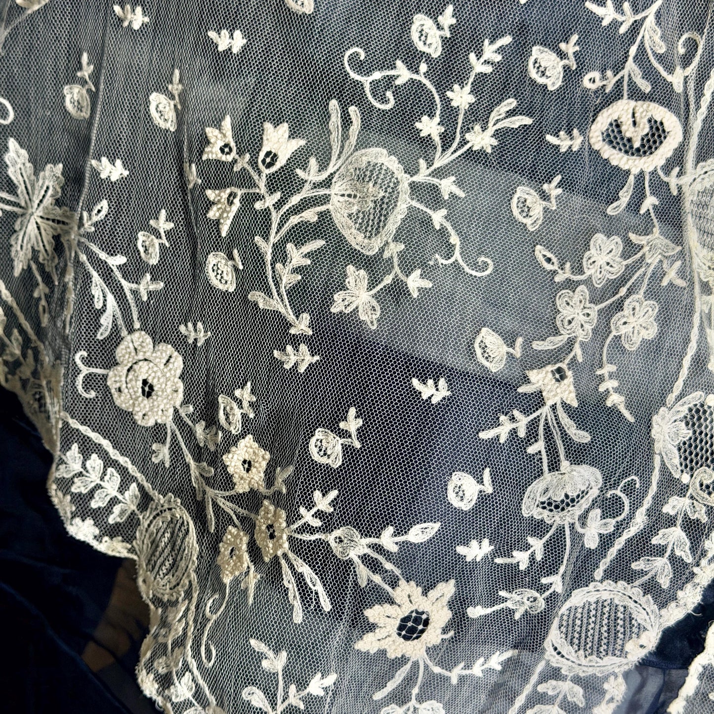 Antique Victorian lace collar, Edwardian Tambour Embroidered net lace