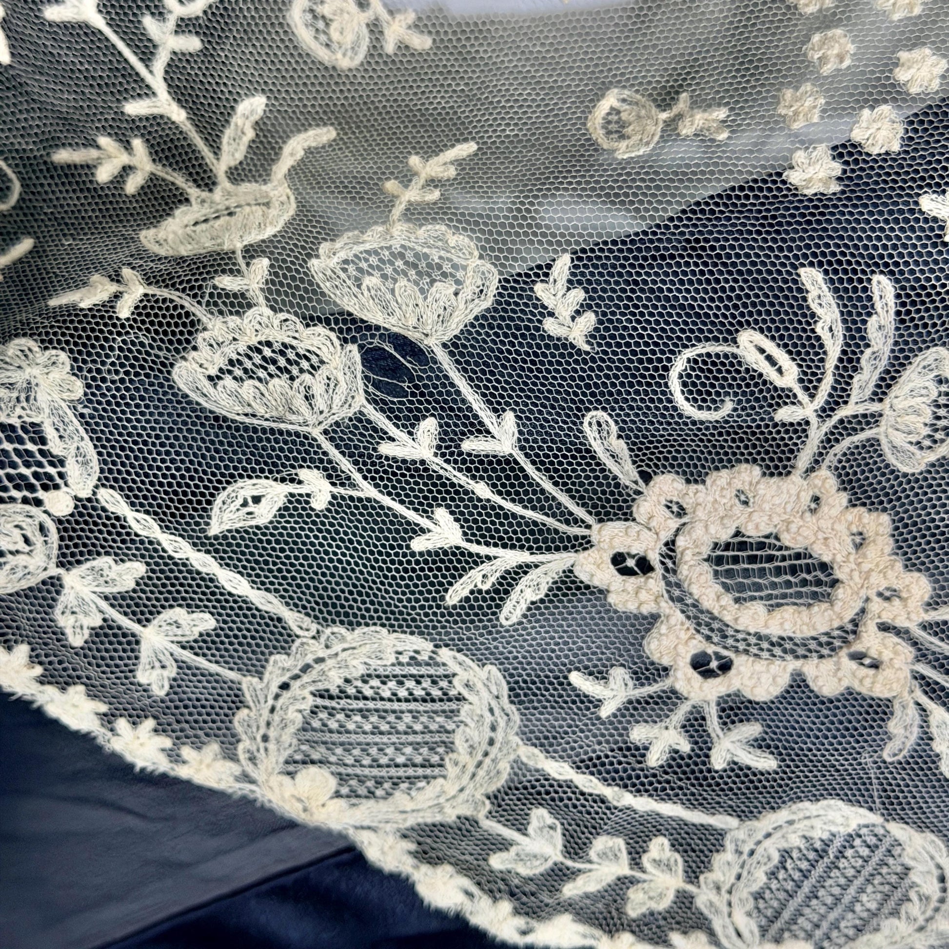 Antique Victorian lace collar, Edwardian Tambour Embroidered net lace