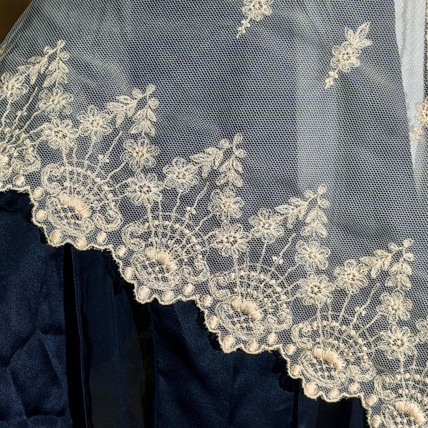 Antique Victorian lace collar, Edwardian Tambour Embroidered net lace