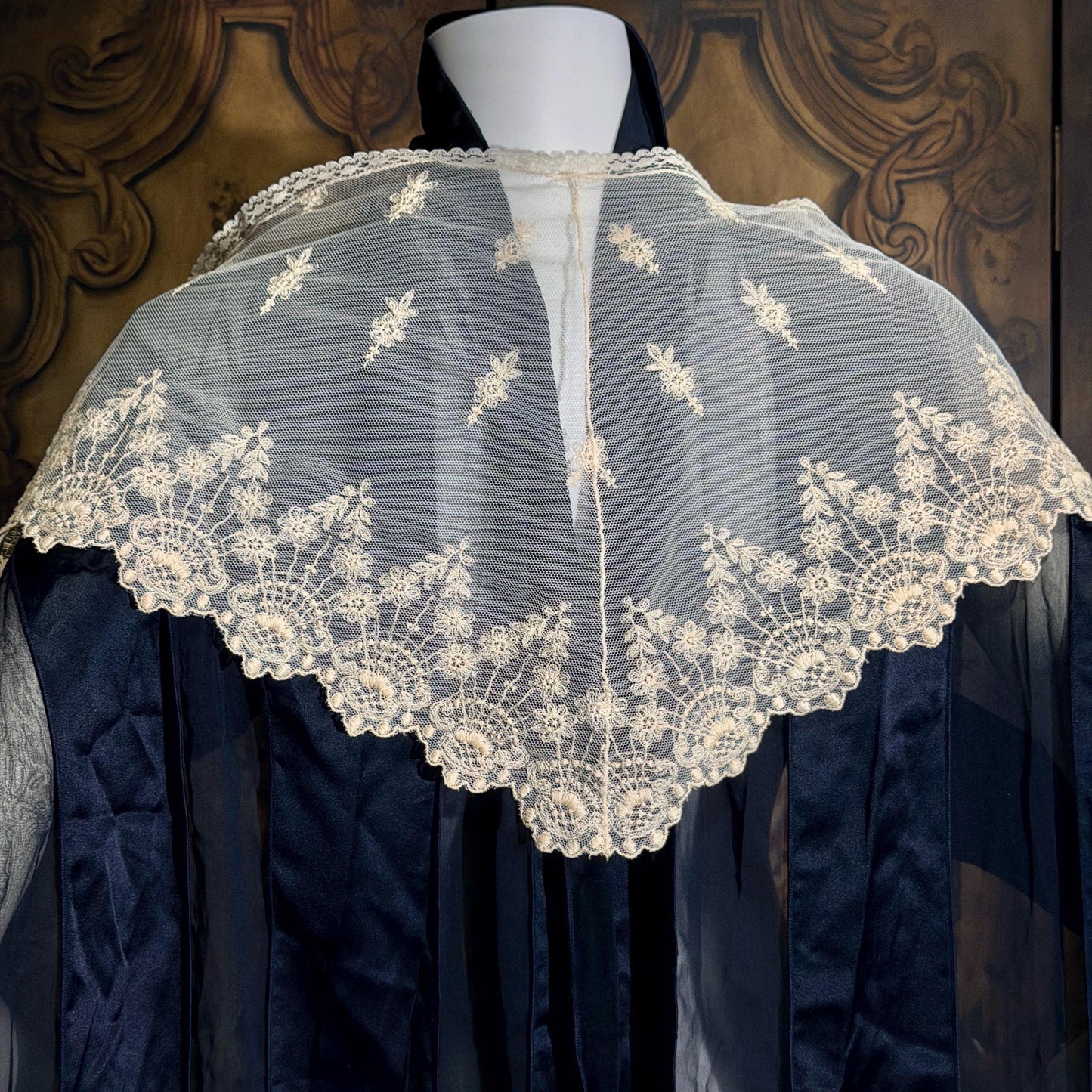 Antique Victorian lace collar, Edwardian Tambour Embroidered net lace