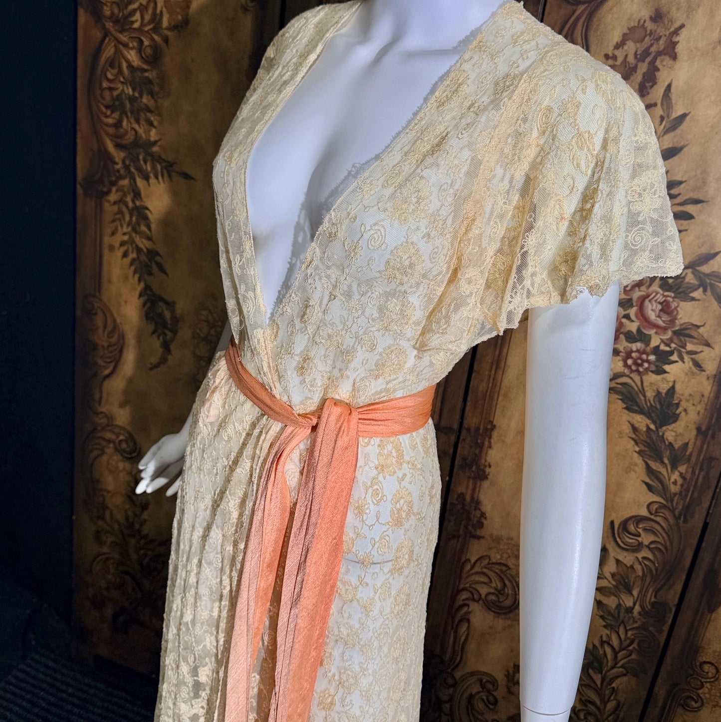vintage 1930s dressing gown robe, Sheer French Ecru Alencon Lace Peignoir housecoat