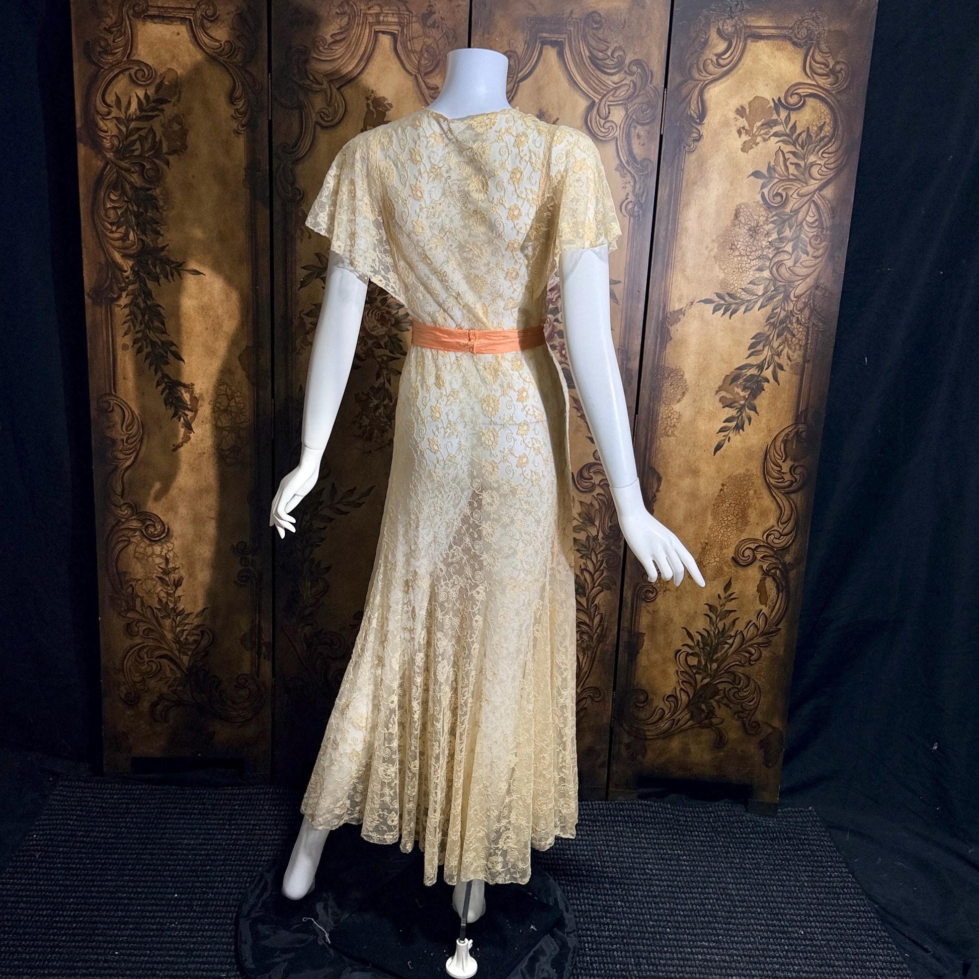 vintage 1930s dressing gown robe, Sheer French Ecru Alencon Lace Peignoir housecoat