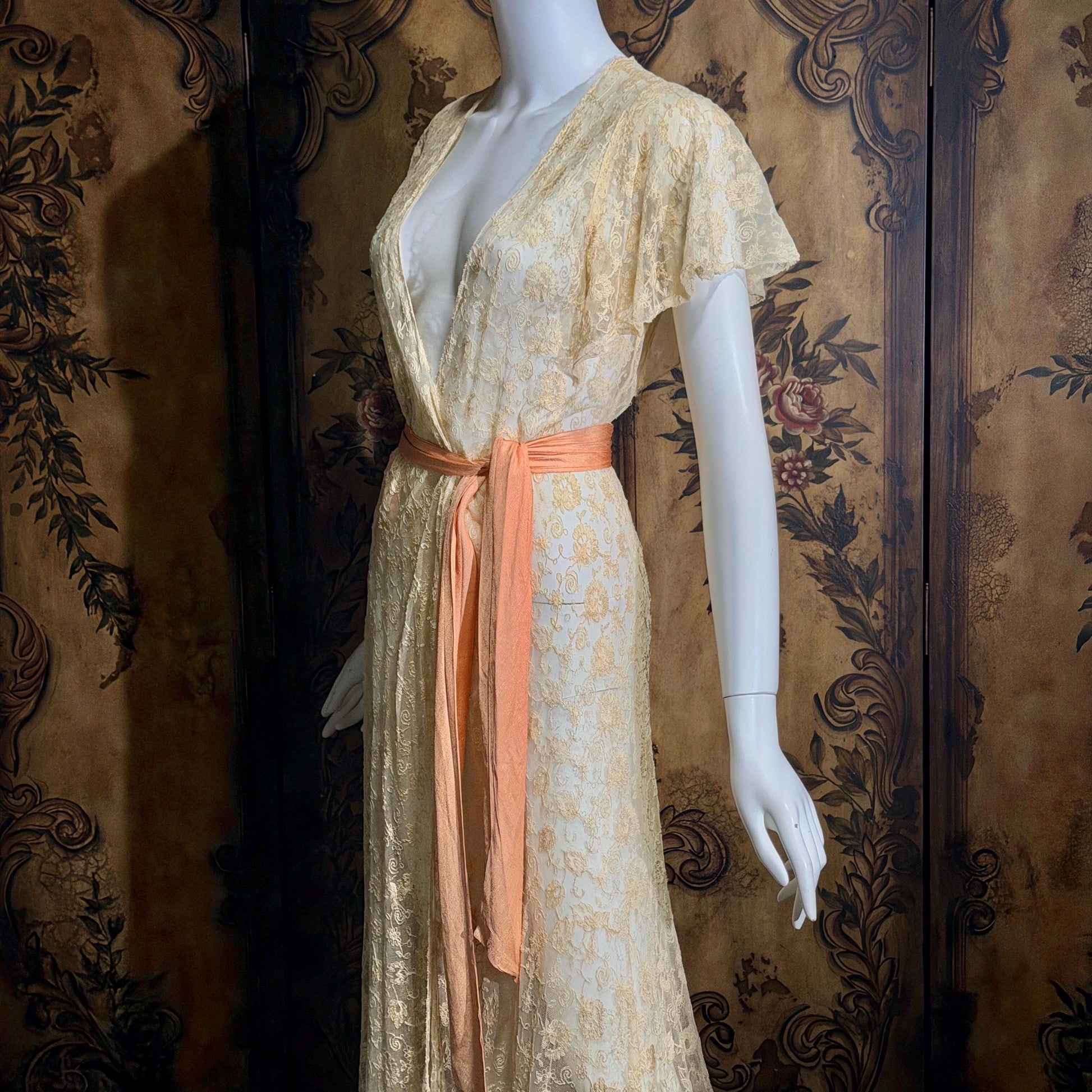 vintage 1930s dressing gown robe, Sheer French Ecru Alencon Lace Peignoir housecoat