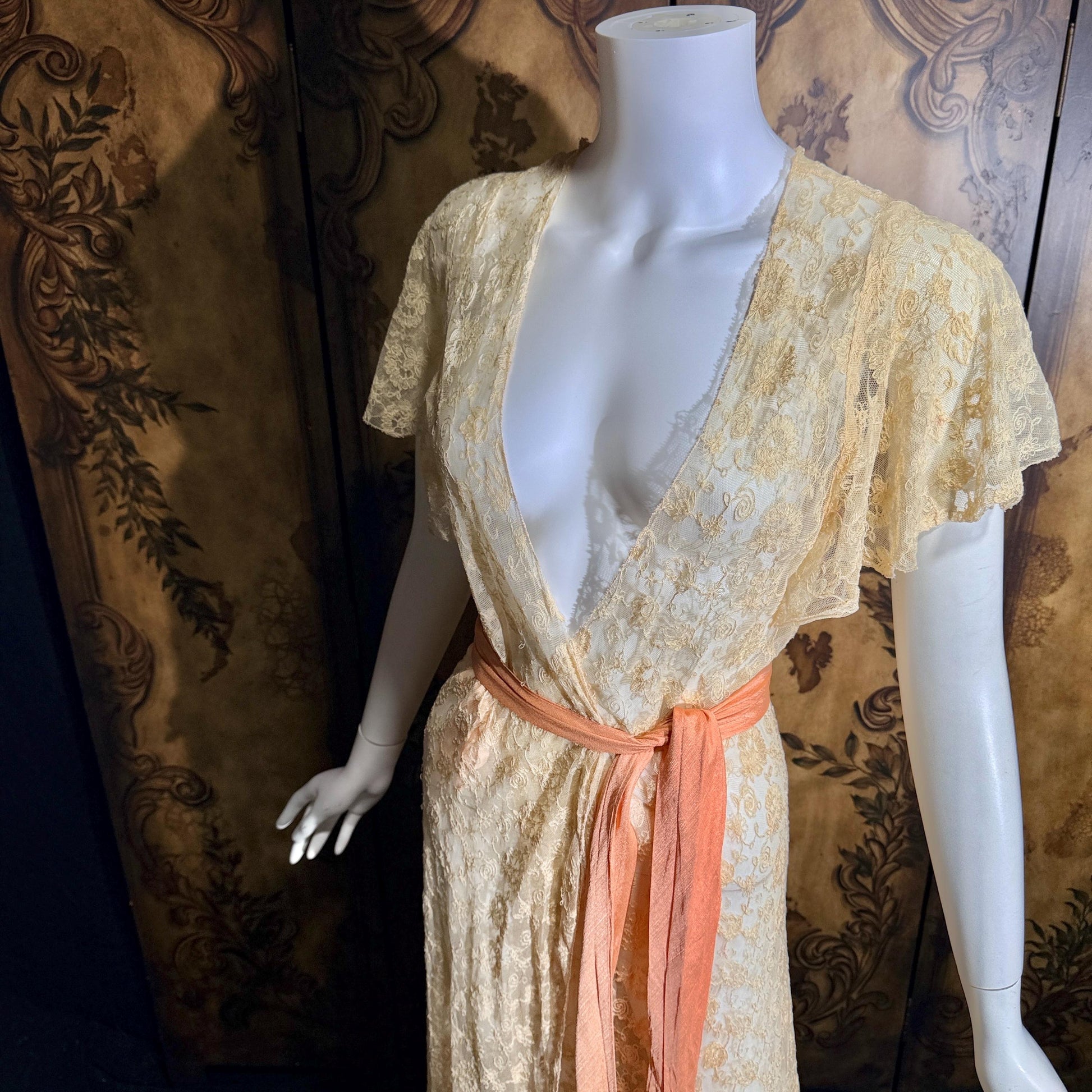vintage 1930s dressing gown robe, Sheer French Ecru Alencon Lace Peignoir housecoat